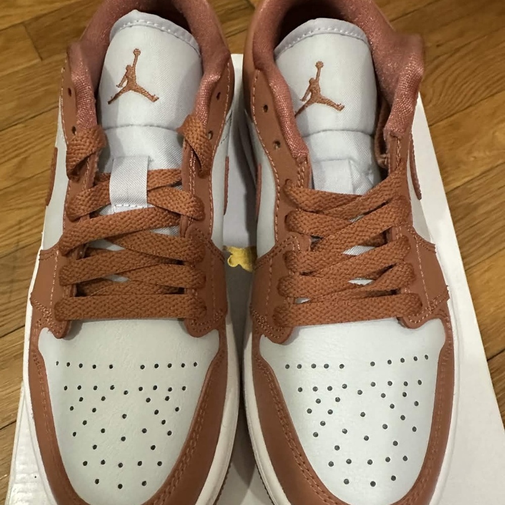 *New* Jordan 1 Low Women Orange White *DC0774-080) Size 5.5W - Picture 7 of 11